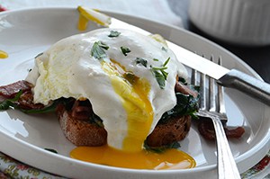 Benedict-Style Eggs with Sautéed Spinach {In 5 Minutes}