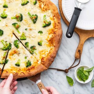 white pizza recipe featured image