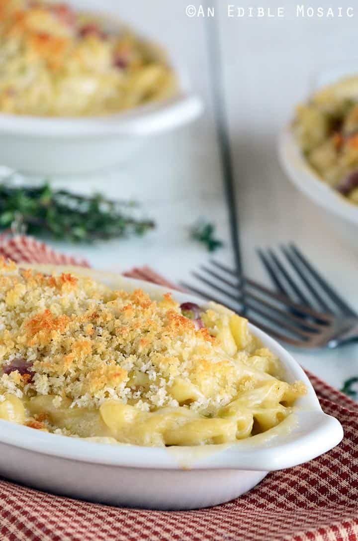 smoky-white-cheddar-mac-and-cheese-with-leeks-2