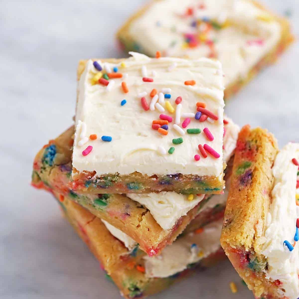 birthday cake blondies featured image