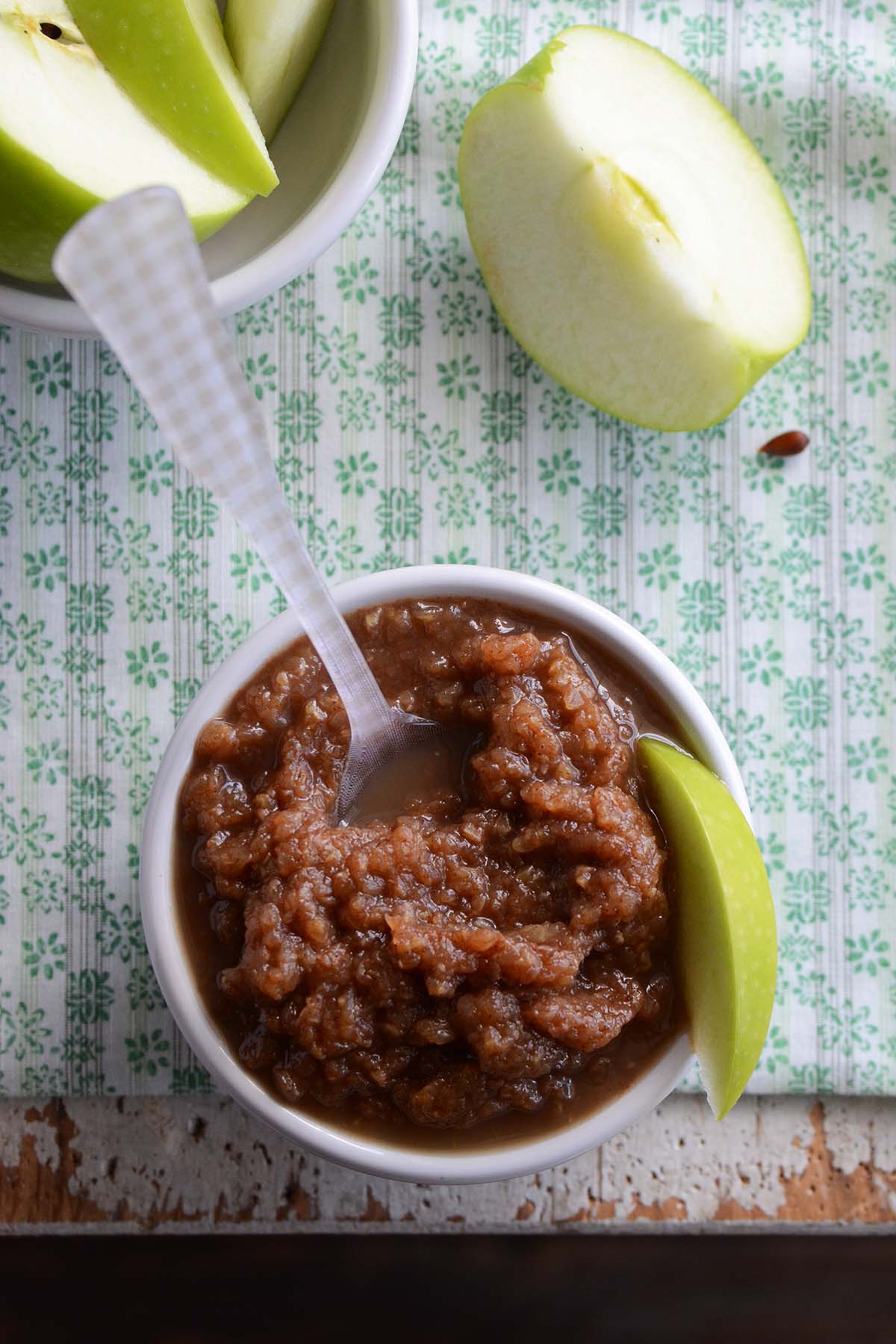 cinnamon spiced zucchini applesauce