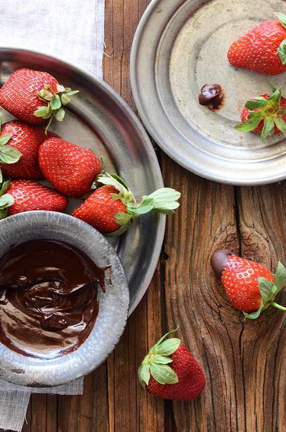 Healthy Dark Chocolate Fondue Recipe (2 Ingredients!)
