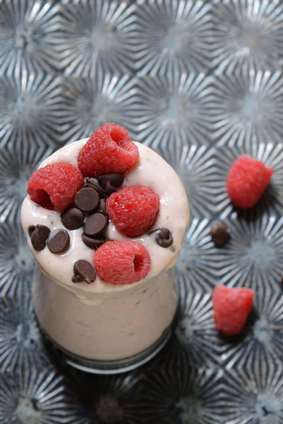 cheesecake milkshake recipe with raspberries and chocolate