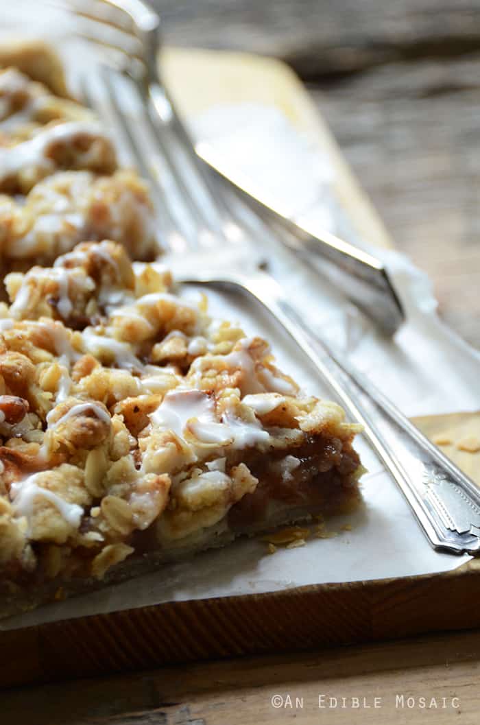 Apple Slab Pie with Nutty Oat Crumble Topping