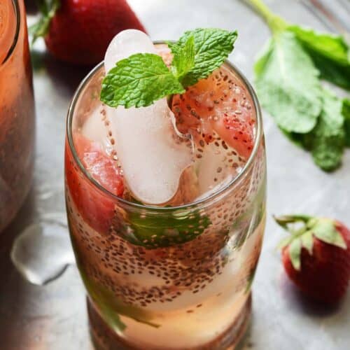 strawberry chia seed iced green tea featured image