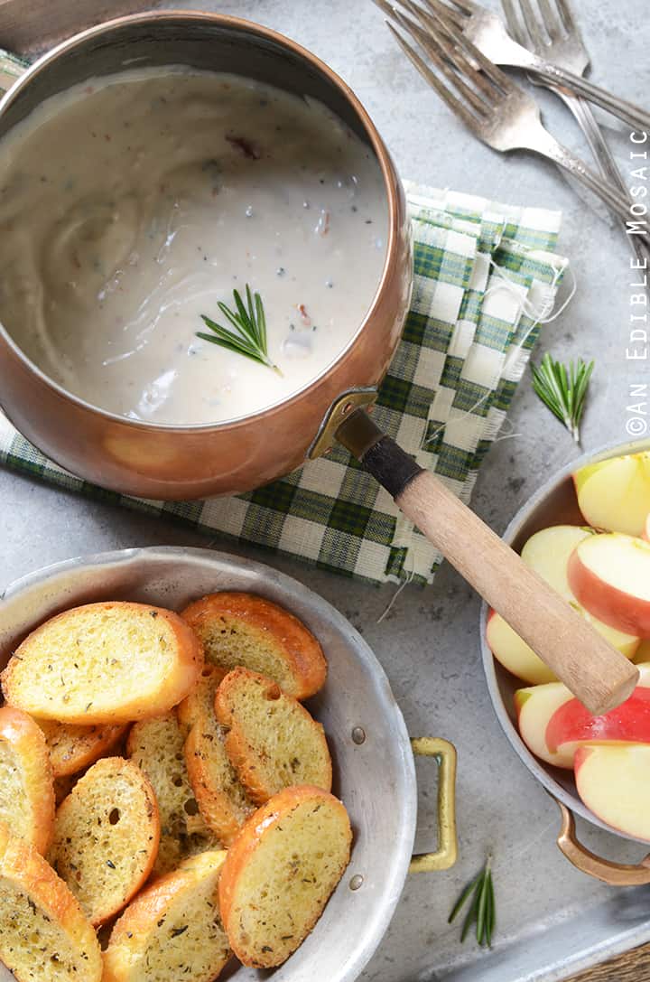 10-Minute Sundried Tomato and Rosemary Fondue {Lactose-Free; Gluten-Free}
