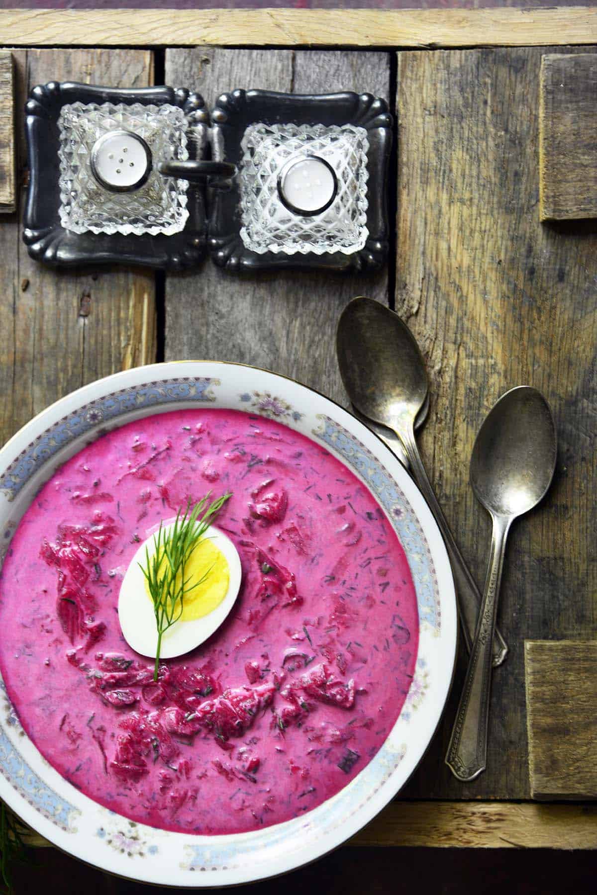 serving of chlodnik in flowered soup bowl