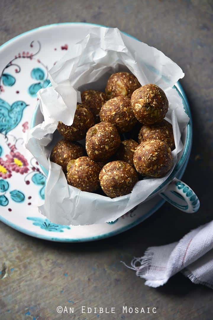 No-Bake Oatmeal Cookie Energy Bites {Gluten-Free}