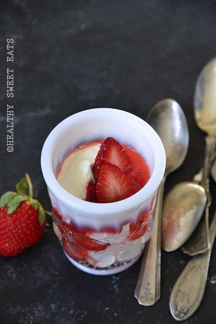 Low-Carb No-Bake Strawberry Cheesecake Mousse