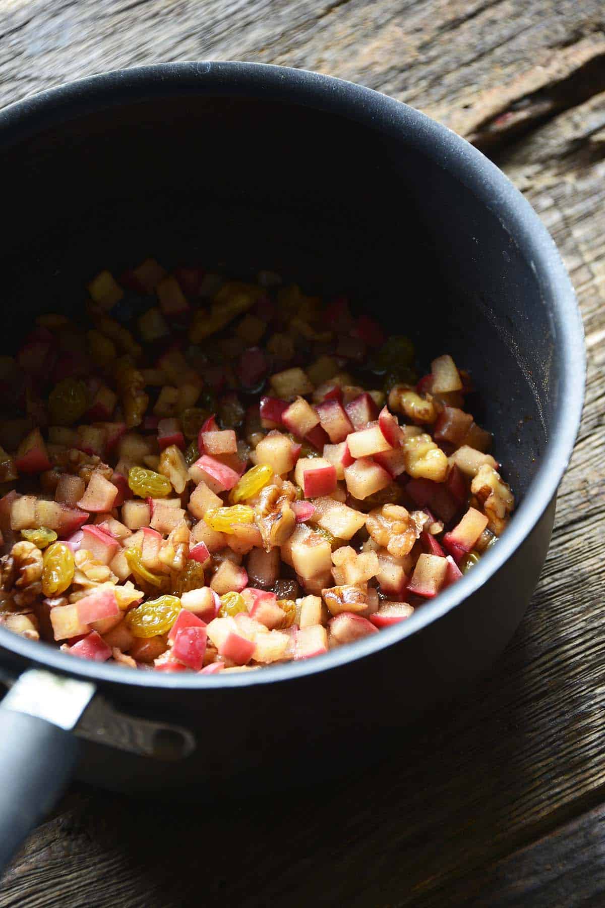 apple chutney in pot