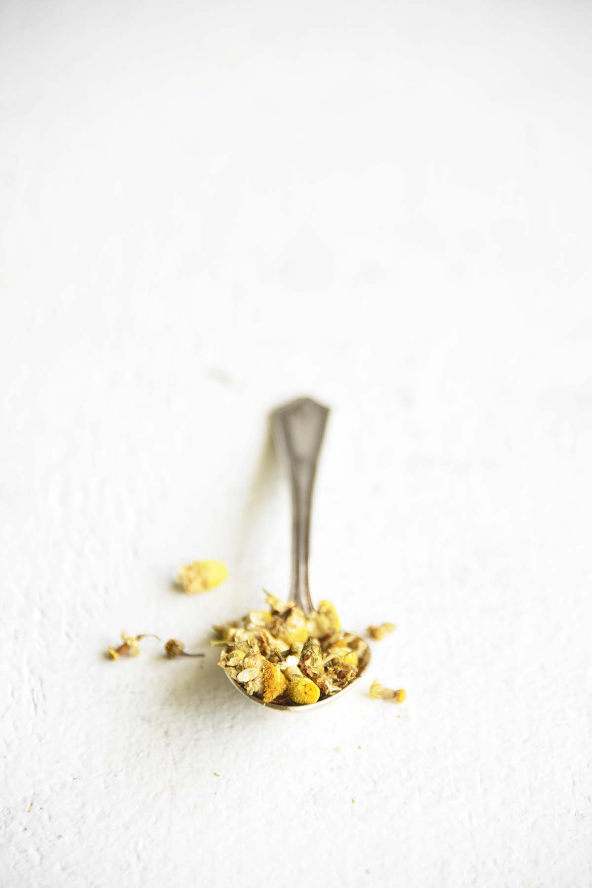 chamomile on tea spoon