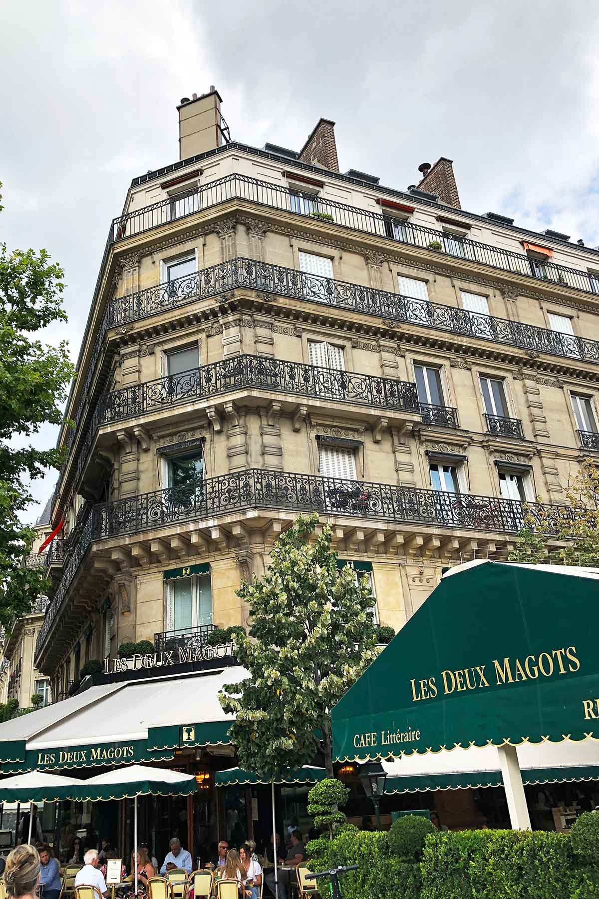 les deux maggots paris france