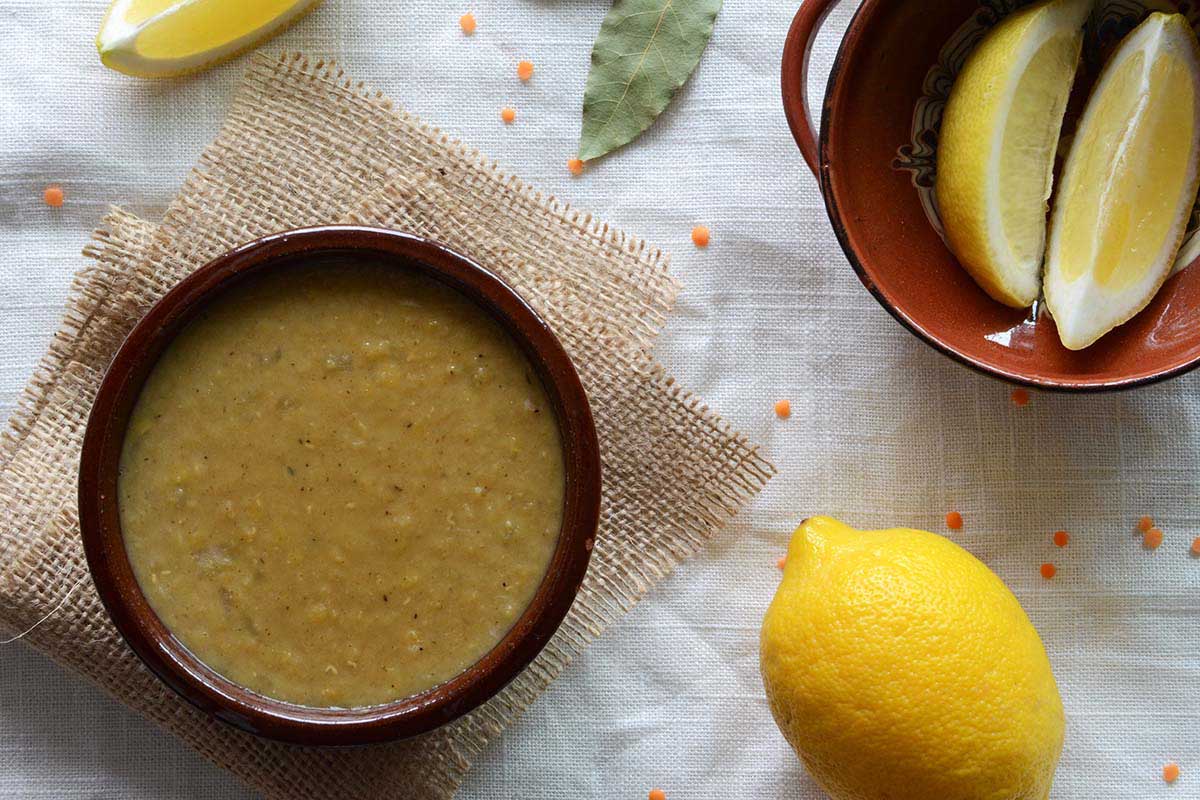 shorbat adas in middle eastern bowls with fresh lemons