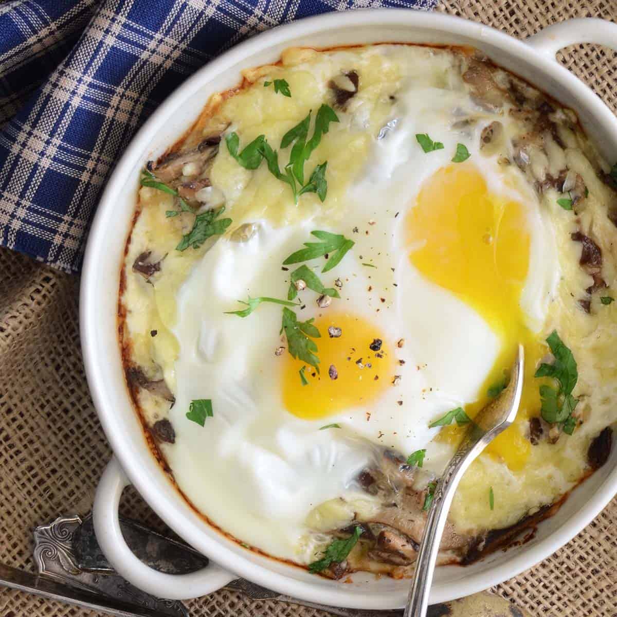 Baked Eggs with Mushrooms and Cheese Featured Image