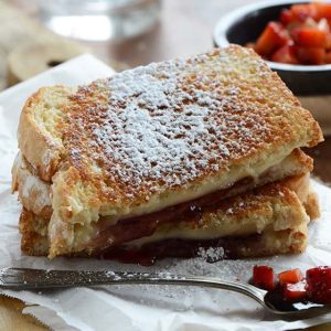strawberry grilled cheese featured image