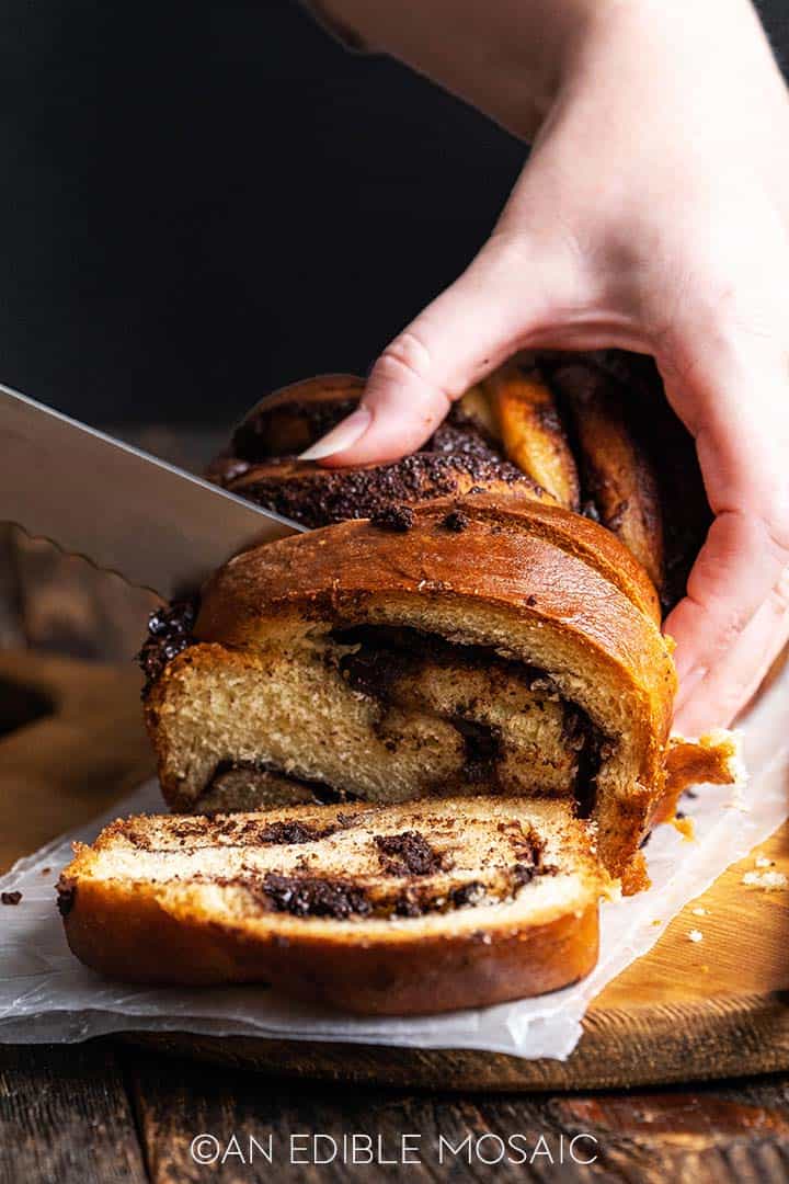 slicing babka