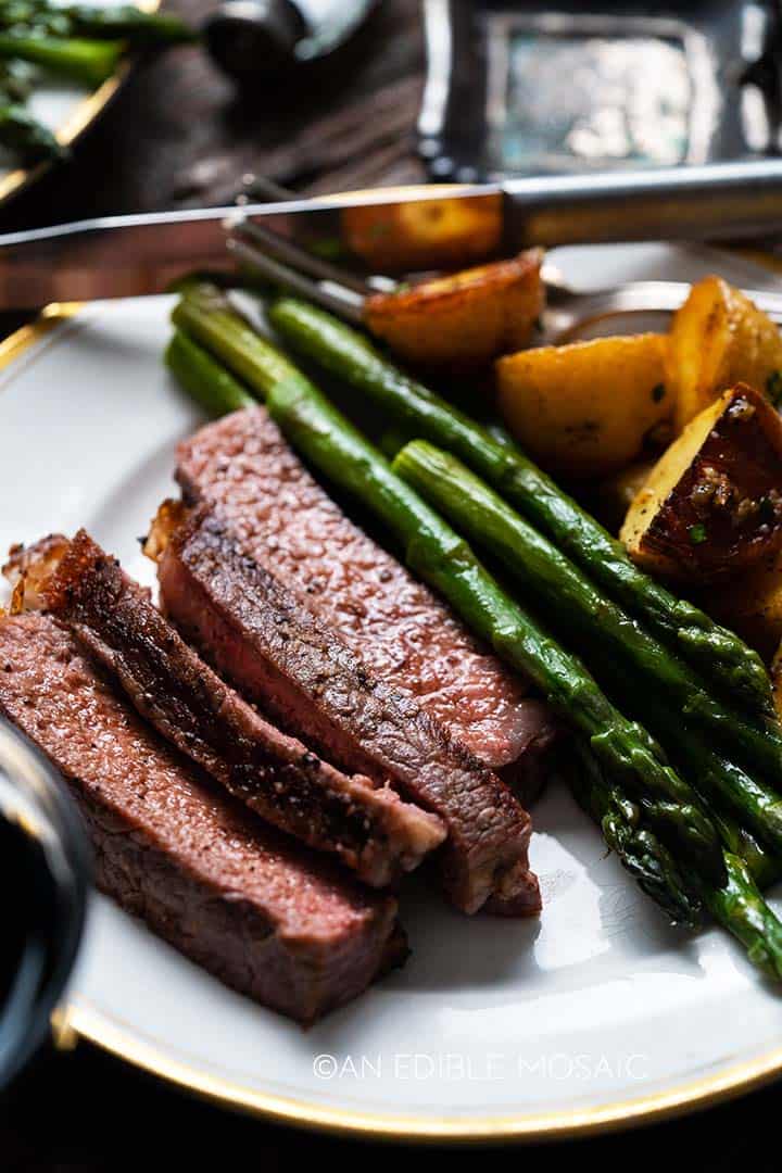 steak dinner with asparagus and potatoes