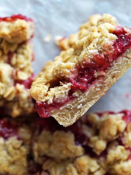 strawberry crumble oat bars featured image