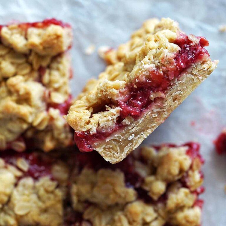 strawberry crumble oat bars featured image