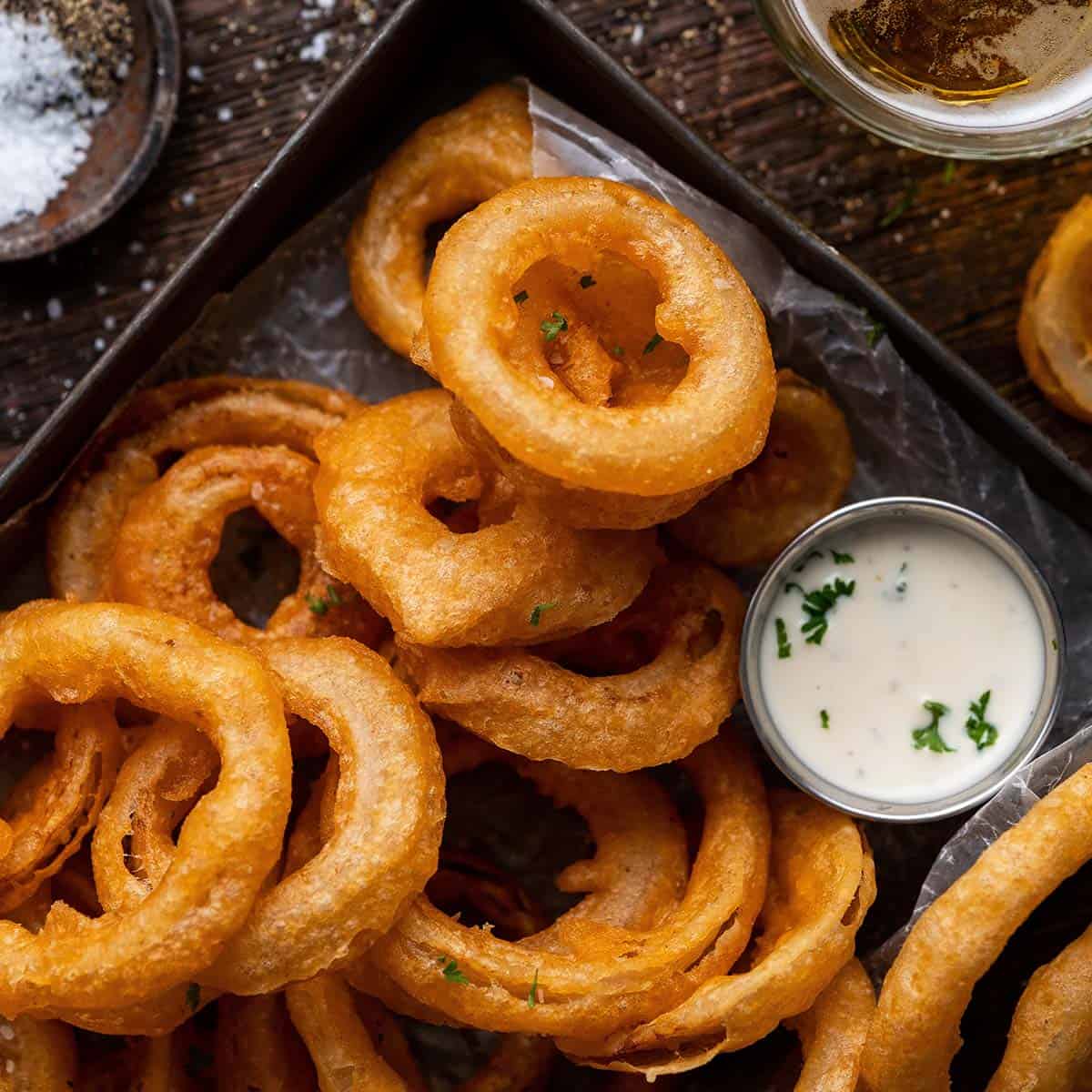 Crispy Vegan Onion Rings With Sriracha Mayo