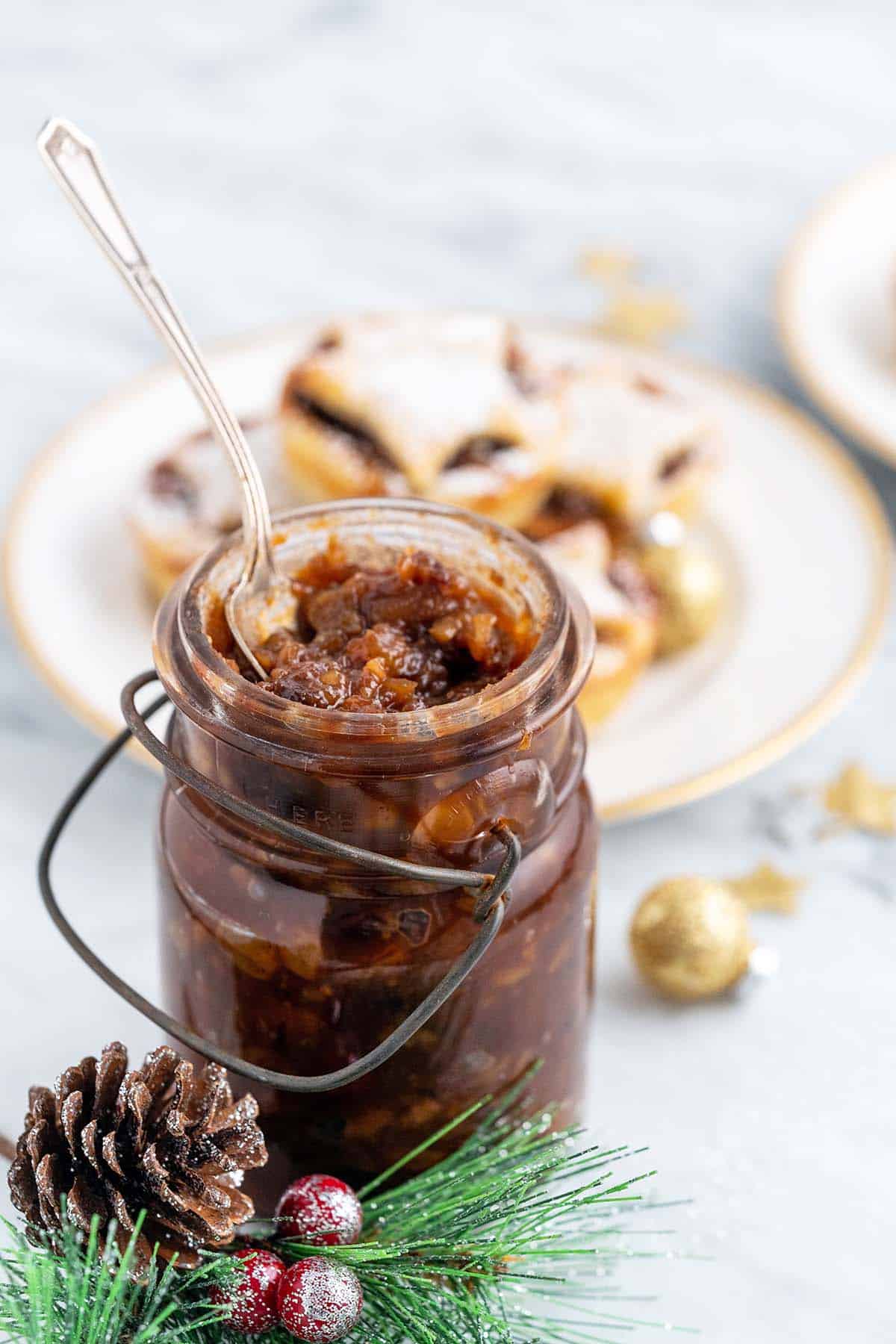 glass jar with mincemeat filling