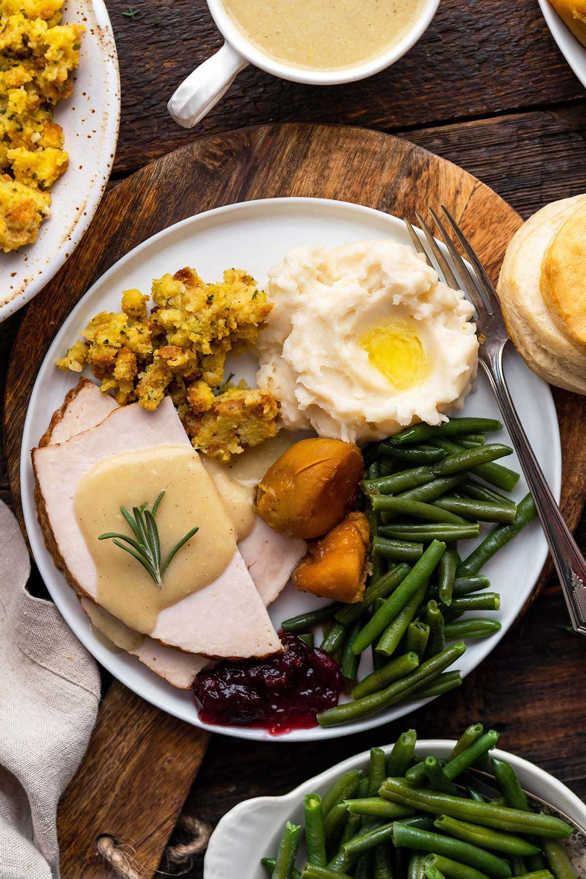top view of full thanksgiving turkey dinner made in 30 minutes