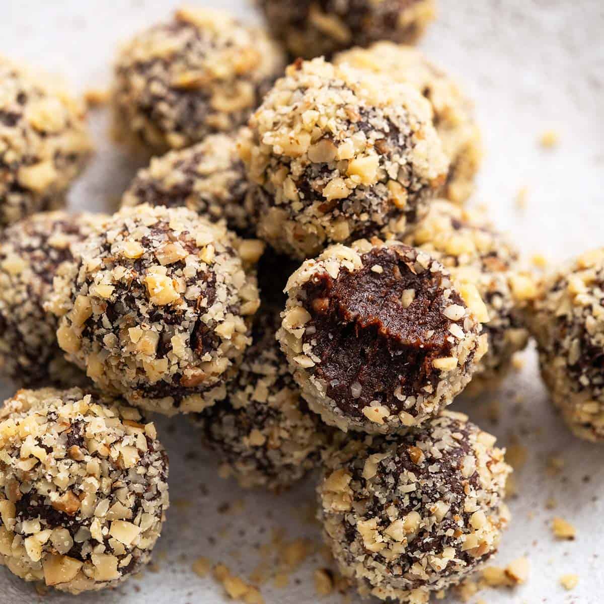 chocolate date balls recipe featured image
