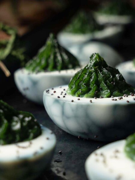 halloween deviled eggs featured image