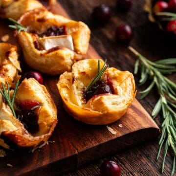brie puff pastry bites featured image