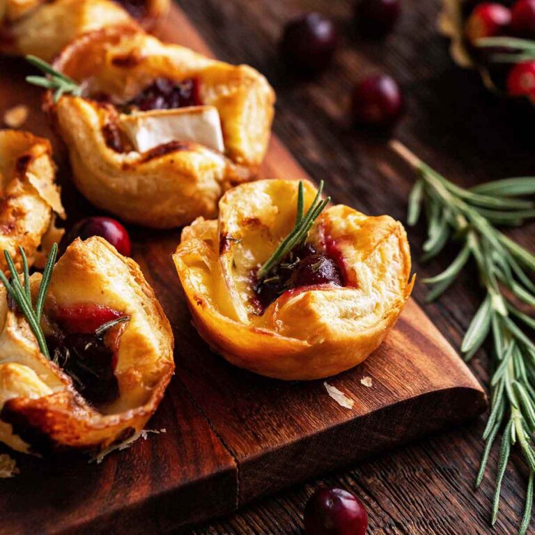 easy cranberry brie puff pastry bites featured image