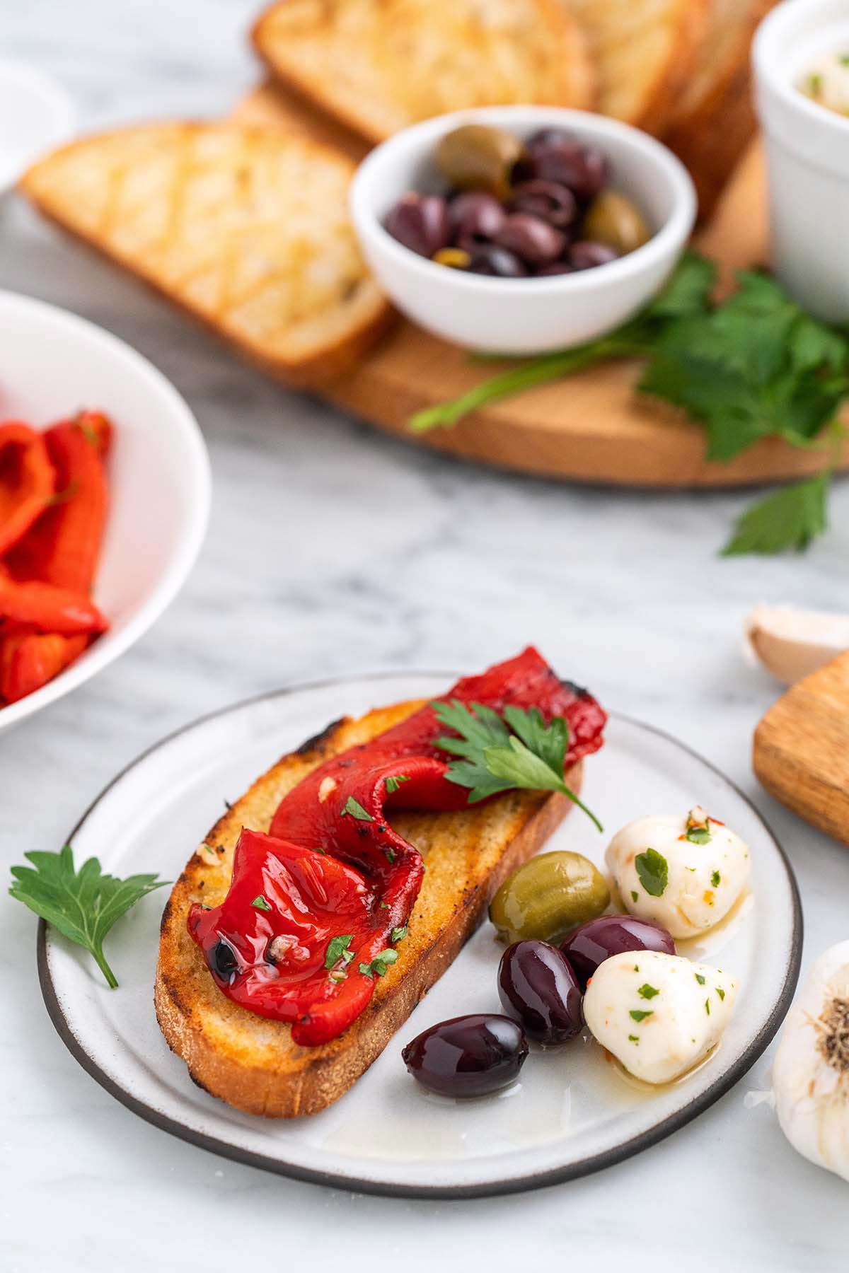 grilled red pepper appetizer on garlic toast