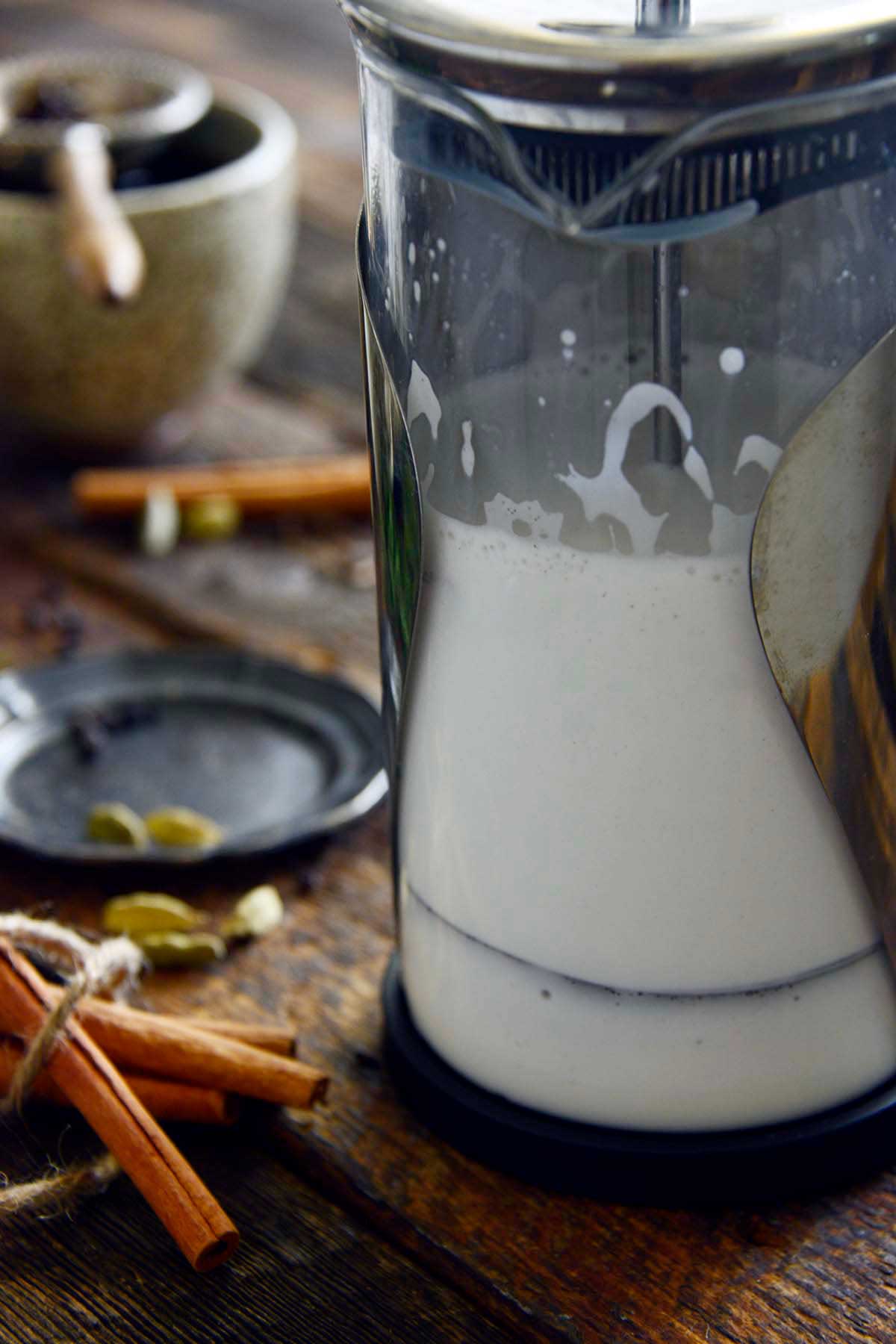 frothing milk in French press