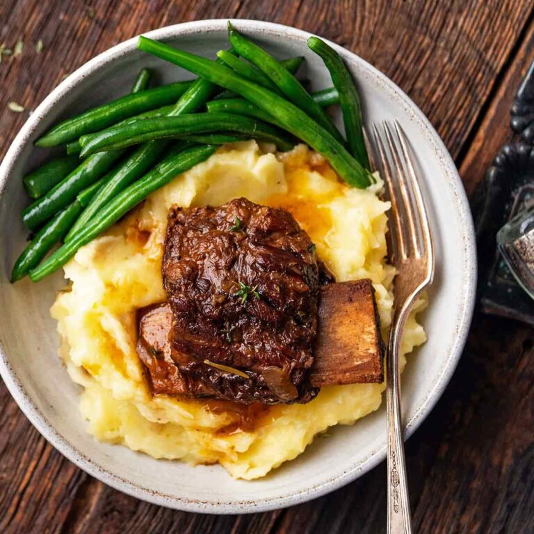 braised beef short ribs in the crockpot with red wine featured image