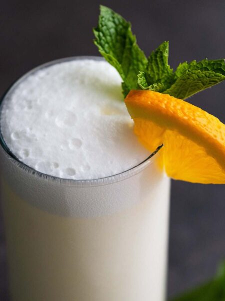 ramos gin fizz cocktail drink
