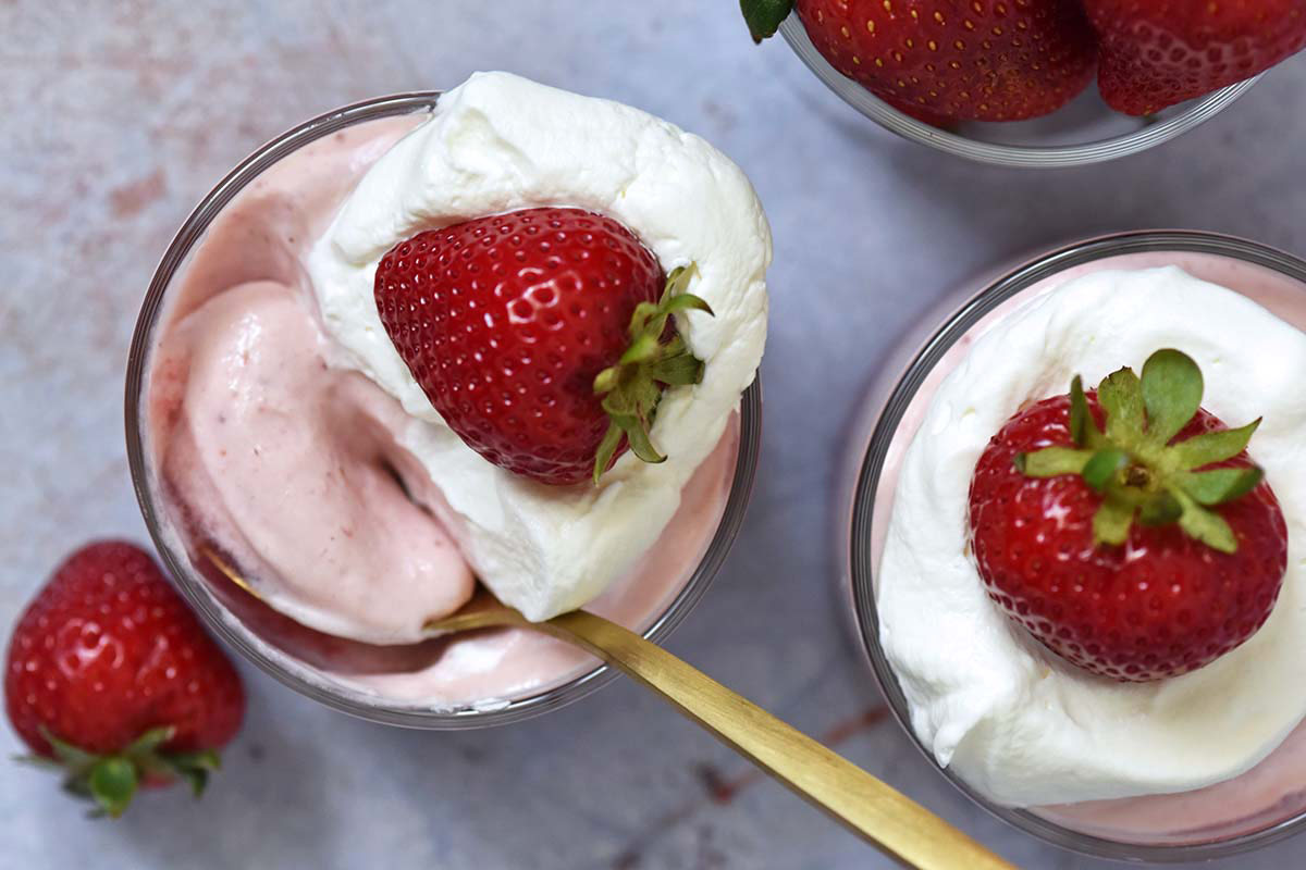 creamy fluffy no bake fresh strawberry cheesecake mousse