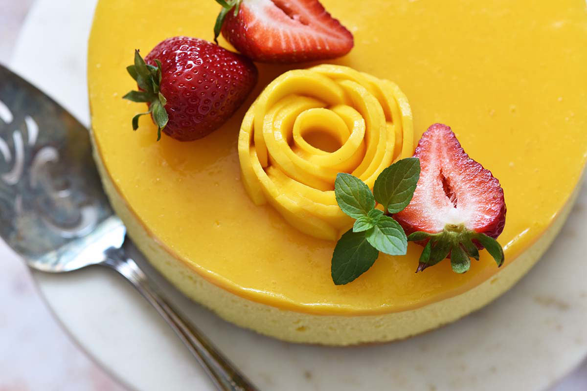 fluffy no bake cheesecake with fresh mango and hazelnut crust