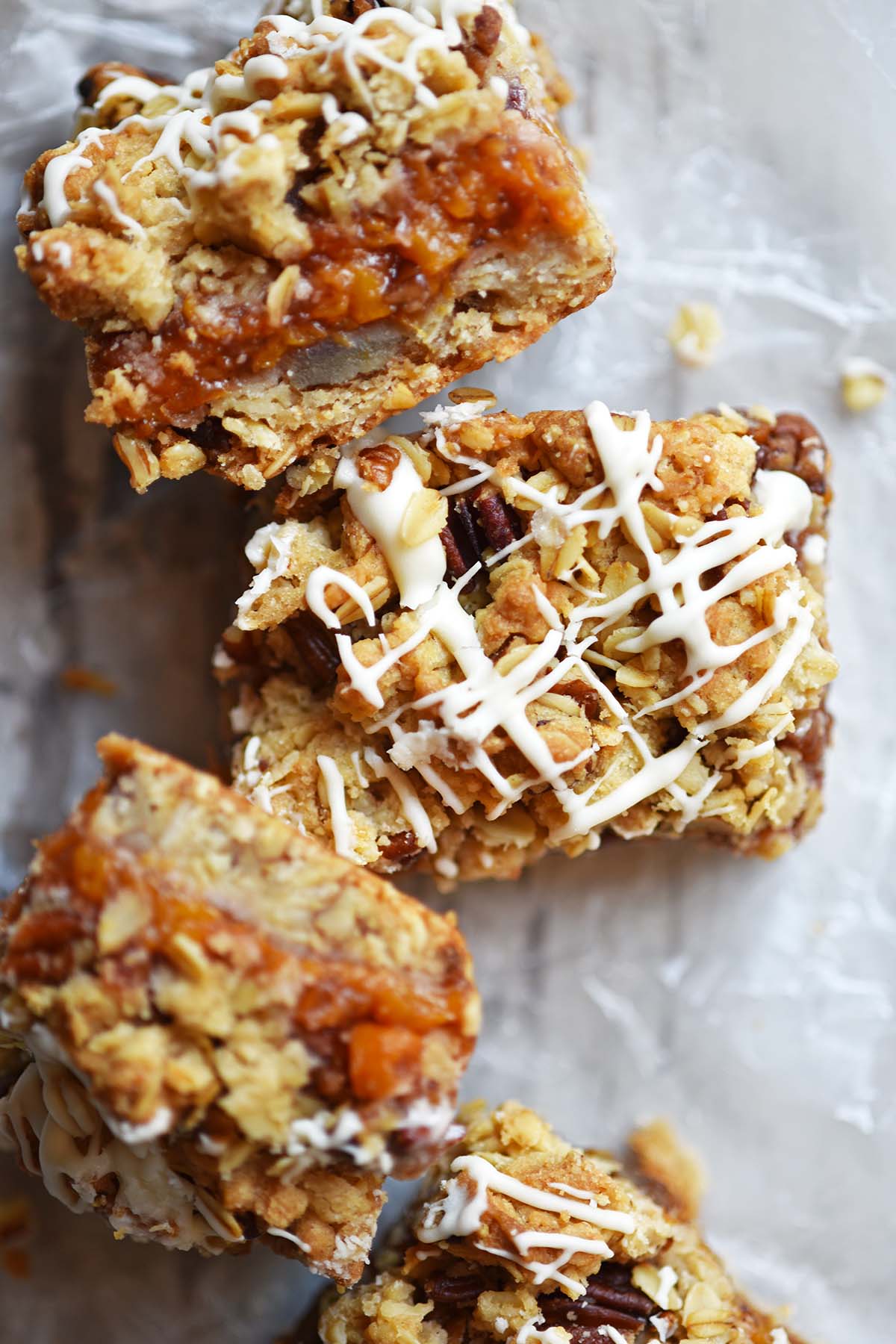 peach pie bars with crumble topping and fresh fruit filling