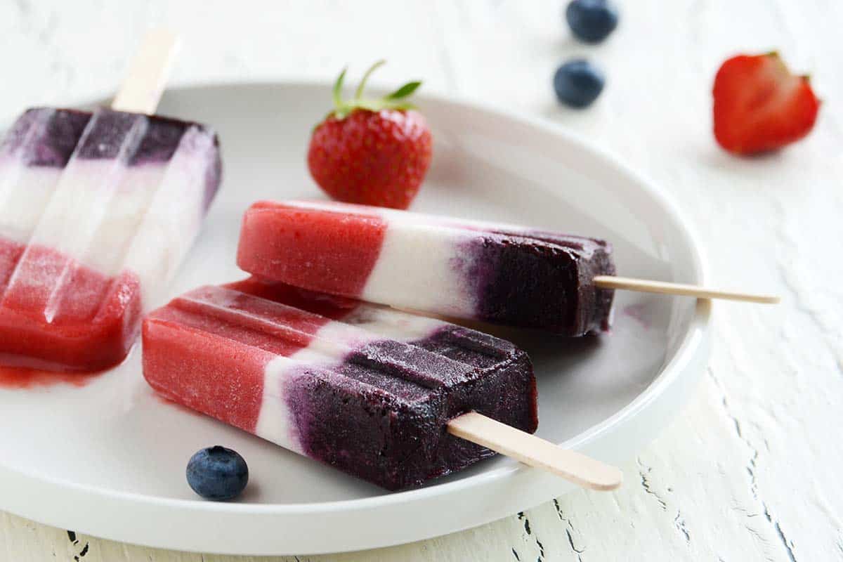 Red White and Blue Popsicles (Aka Firecracker Popsicles or Bomb Pops)