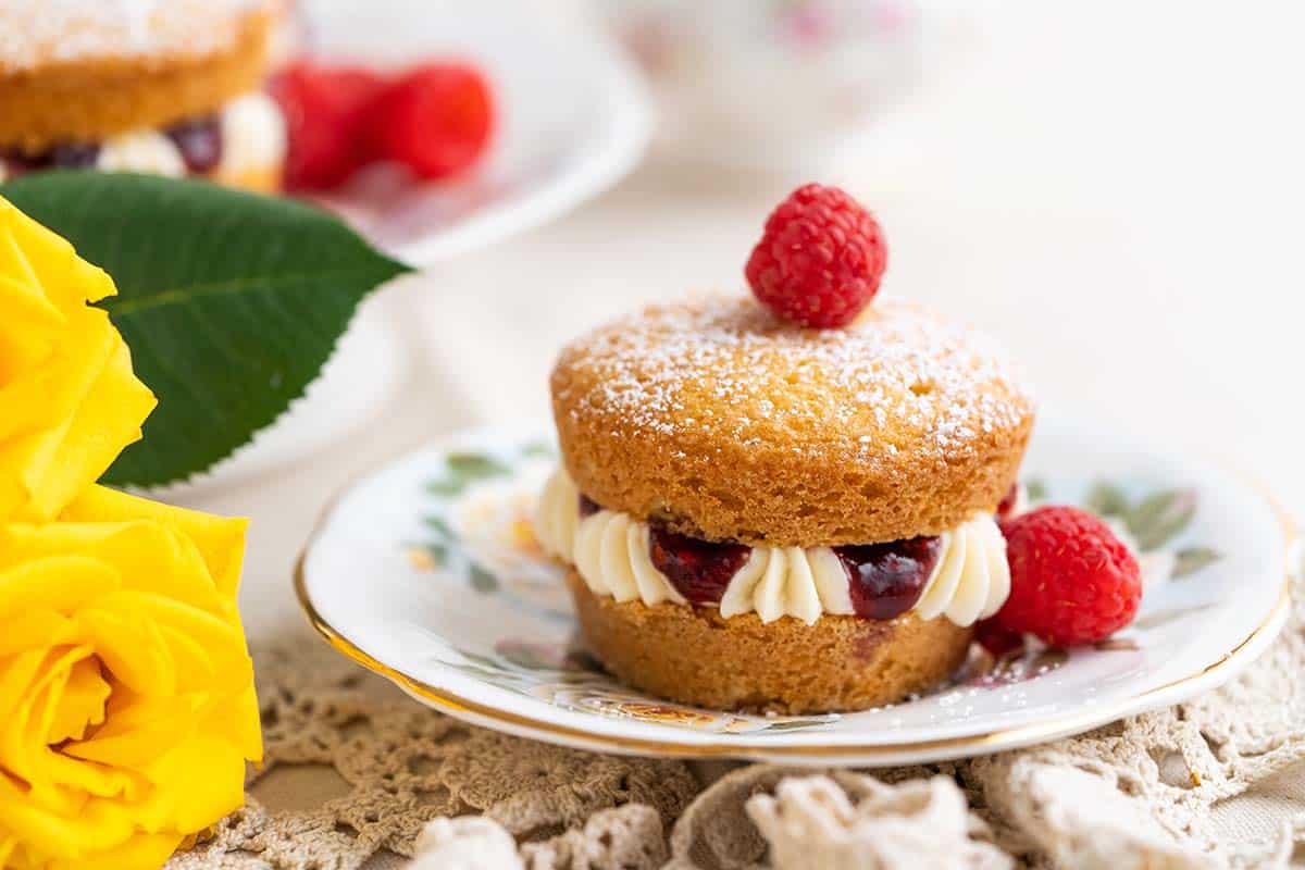 Mini Victoria Sponge Cake Recipe