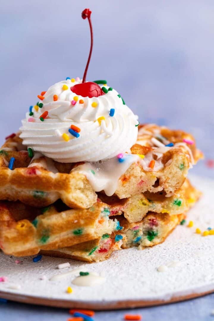 Birthday Breakfast Waffles - Easy 1-Bowl Funfetti Waffles Recipe - An ...