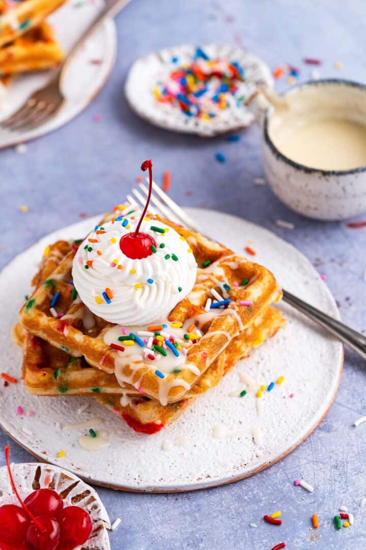 Birthday Breakfast Waffles - Easy 1-Bowl Funfetti Waffles Recipe - An ...